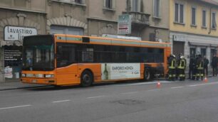Monza, l’incendio dell’autobus in via Libertà