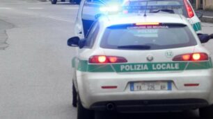 Mamma e figlia se la sono cavata con alcune ferite.