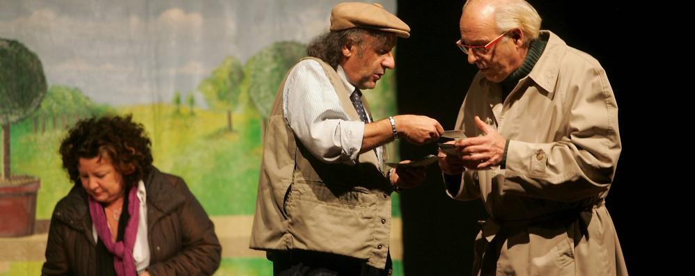 Lo spettacolo teatrale organizzato a Brugherio qualche anno fa per sensibilizzare gli anziani al tema delle truffe