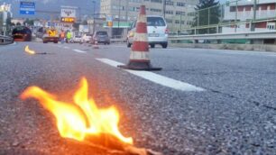 Incidente per un bus a Lecco. L’autista, 54enne di Carate, ha avuto un malore