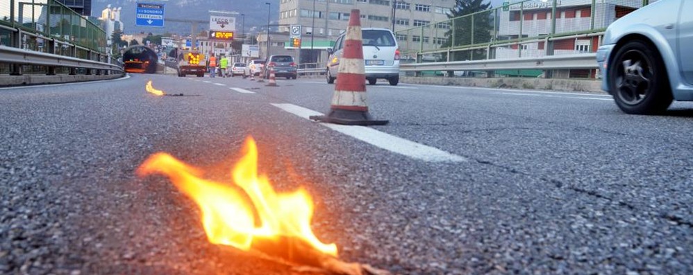 Incidente per un bus a Lecco. L’autista, 54enne di Carate, ha avuto un malore