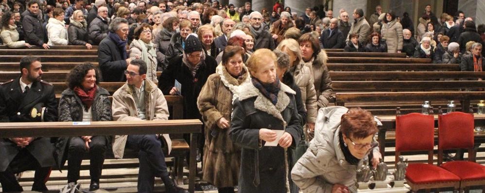 Brugherio, il bacio delle reliquie dei Magi