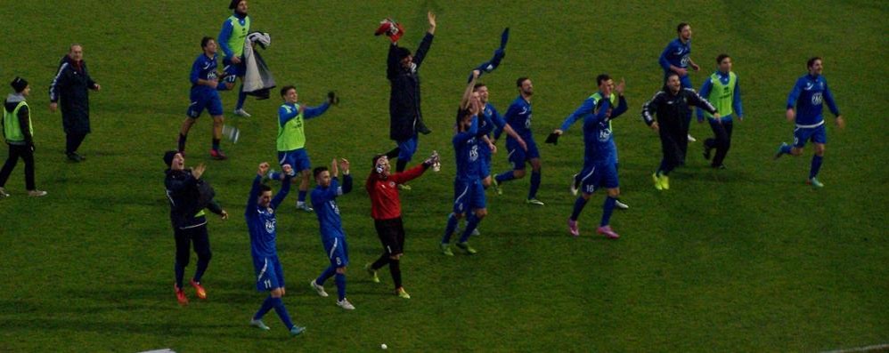 Calcio, l'esultanza finale del Seregno