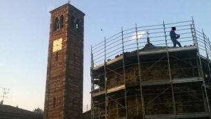 Carate Brianza,il cantiere sul tetto della basilica di Agliate