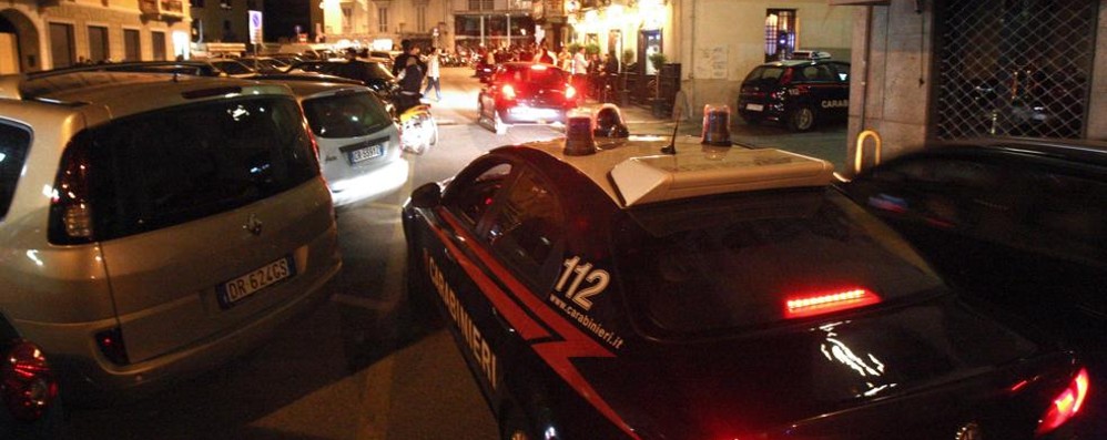 Controlli dei carabinieri di Monza in centro città