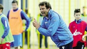 La grinta di mister Colella, qui in un allenamento. Per il nuovo allenatore  renatese tre vittorie nelle ultime quattro giornate di campionato