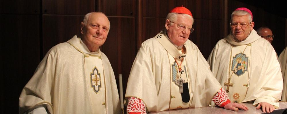 Il cardinale Angelo Scola tra l’abate emerito don Valerio Cattana e l’abate Michelangelo Tiribilli (/a destra)