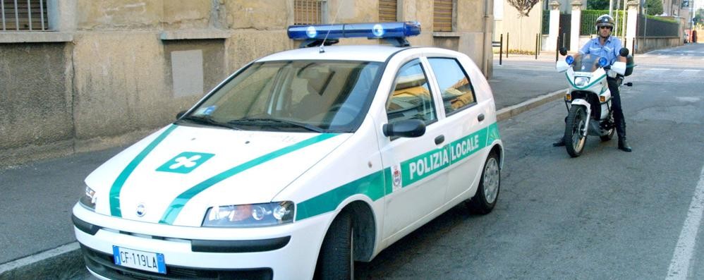 Un’operazione della polizia locale di LImbiate