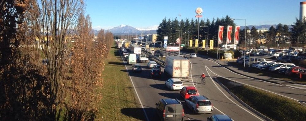 Monza, apertura Esselunga: traffico su viale Stucchi alle 10.30 di mercoledi' 13 gennaio