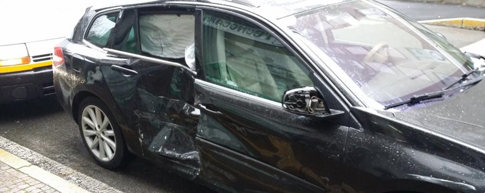 Monza, l’auto coinvolta nell’incidente con l’autoscala dei vigili del fuoco