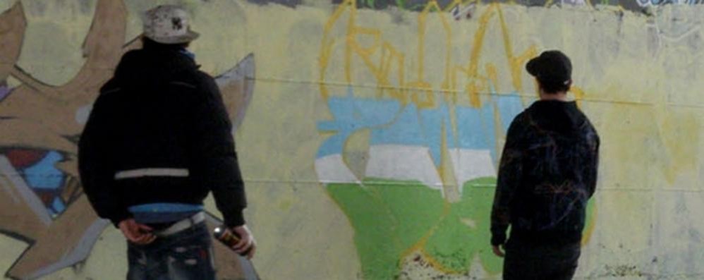 Il ragazzo si è impegnato a ripristinare il muro imbrattato