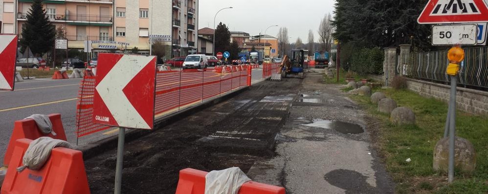 Il cantiere della rotatoria di Peregallo tra Arcore e Lesmo