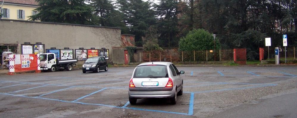 Seregno - Il parcheggio di largo degli alpini