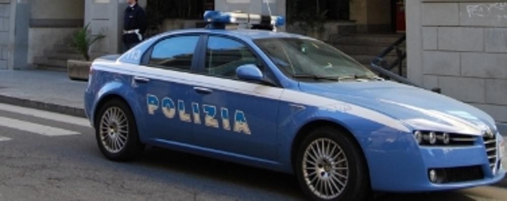 Due arresti per spaccio: i due attendevano  clienti davanti a un bar