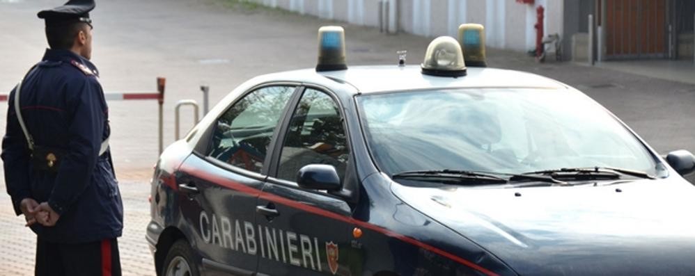 Verano - Sono intervenuti i carabinieri per calmare l’aggressore esagitato, che è stato portato in caserma