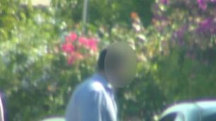Un incontro tra due coinvolti nell’inchiesta “Connection” fotografato dai carabinieri