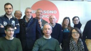 La presentazione del candidato Diego Colombo (al centro, con il maglione blu, davanti al simbolo della lista)