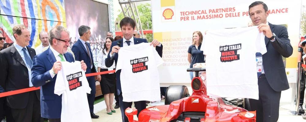 Il lancio della raccolta firme a Expo per il Gp di Monza: da sinistra Maroni, Sala e Dell’Orto