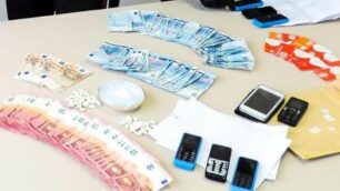 Il materiale sequestrato dai carabinieri di Seregno