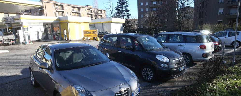 Monza, il parcheggio della EuropCar di viale Libertà