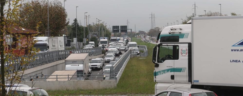 Un tratto di viale Industrie a Monza