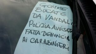 L’avviso lasciato su un’auto in via Solferiino