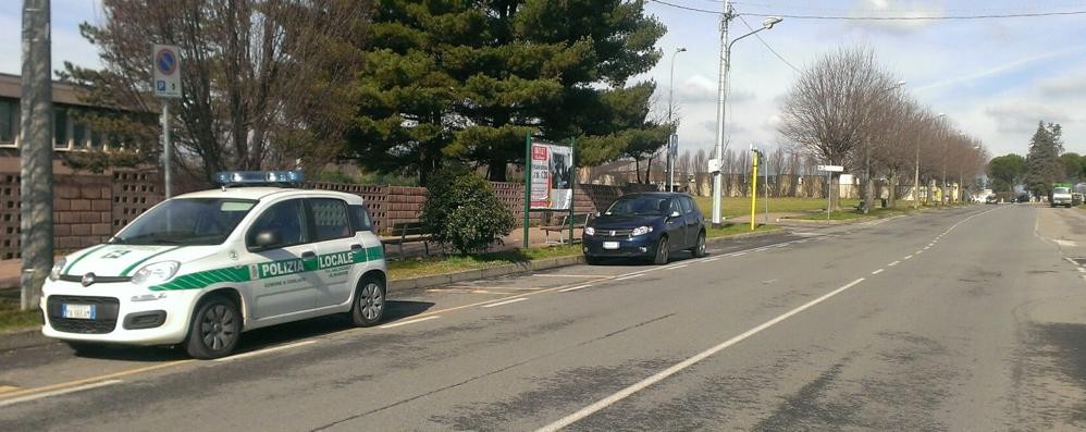 Gli agenti della Locale impegnati nel pattugliamento di Cogliate