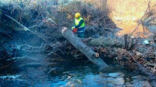 Veduggio, la protezione civile impegnata nella pulizia della Bevera