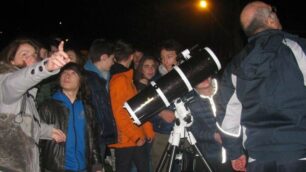 I ragazzi della scuola media di Lesmo insieme al Gruppo Astrofili di Villasanta.