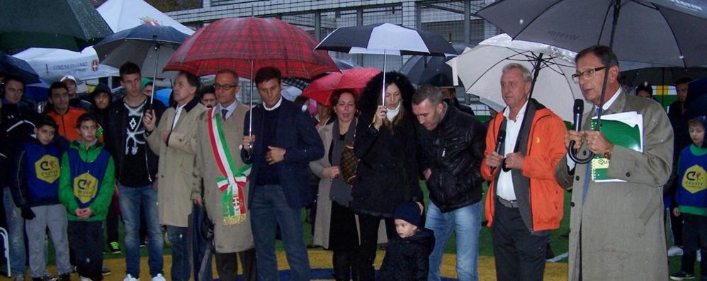 L'inaugurazione dello Johan Cruyff court di Como con la Fondazione Borgonovo (foto di Paolo Colzani)