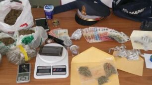 Droga e soldi sequestrati dalla Guardia di Finanza di Seregno nei controlli all'Iss di Carate Brianza