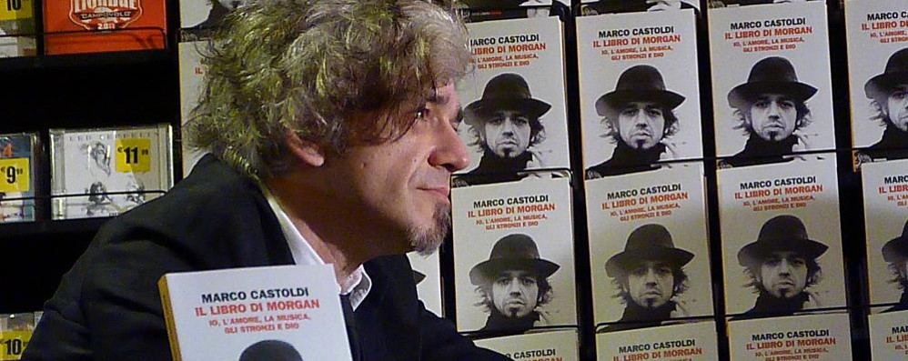 Marco Castoldi, in arte Morgan, con il suo libro