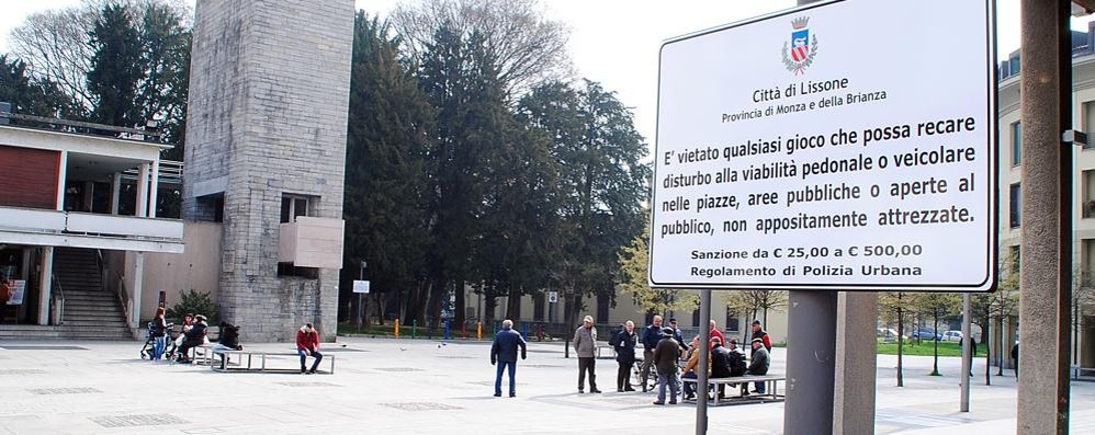 Cartelli DIVIETI PALLONE IN PIAZZA