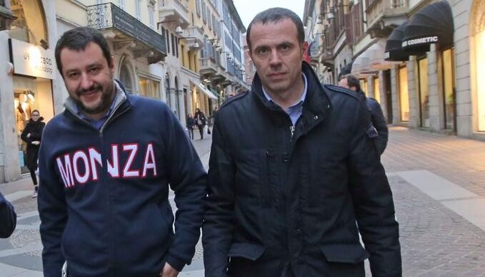 Matteo Salvini nel centro di Monza con Massimiliano Romeo (a destra)