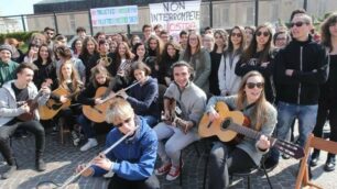 Monza, il flash mob degli studenti del Liceo Musicale Zucchi