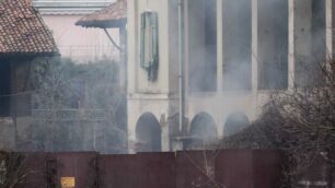 Monza, fumo dalla cascina di via Mantegna-viale Sicilia