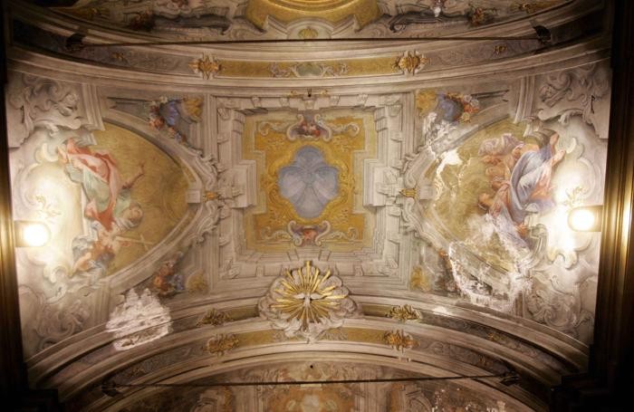 La chiesa di san Maurizio a Monza intaccata dall’umidità: qui prese i voti Marianna de Leyva, la monaca di Monza