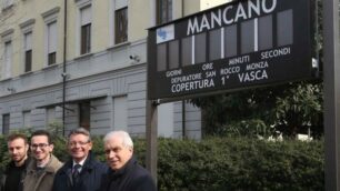 I rappresentanti di Brianzacque e delle istituzioni prima della partenza del conto alla rovescia per il depuratore