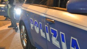 Due arresti della polizia in via Lario