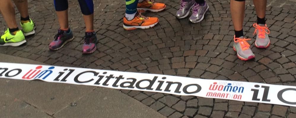 La linea di partenza della We for Women marathon nel centro di Milano