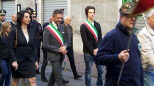 Seregno, il sindaco Edoardo Mazza durante il corteo del 25 aprile