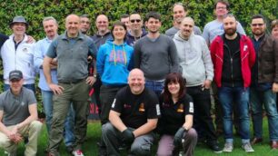 Concorezzo - Foto di gruppo dei corsisti con i due maestri (al centro, in basso, con maglia nera)