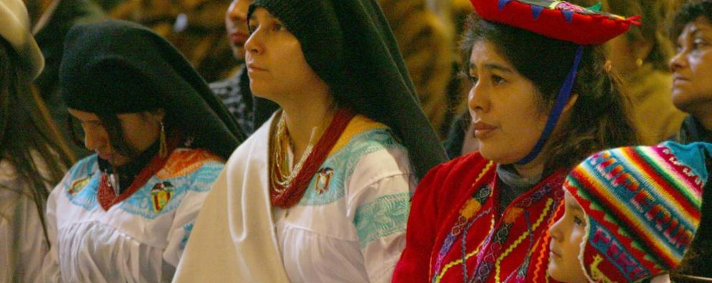 Donne sudamericane a una celebrazione di Duomo