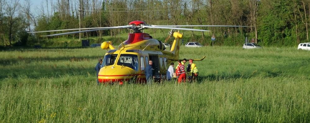 L’elisoccorso atterrato a Besana