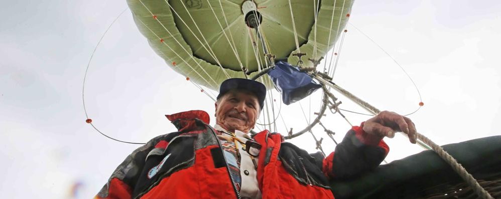 Festival del volo a Monza: mongolfiere ad aria calda nel parco e Pietro Porati 88enne veterano brianzolo fra i comandanti di pallone aerostatico