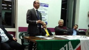Il sindaco di Varedo Diego Marzorati, al centro, ascolta l’intervento dell’assessore Fabrizio Figini