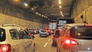 Il traffico nel tunnel di viale Lombardia