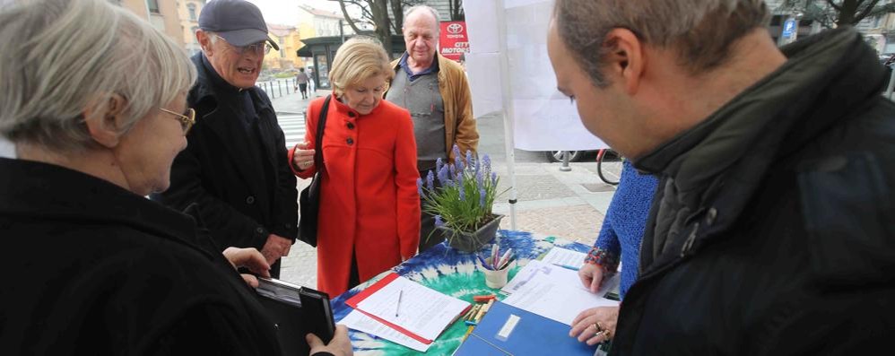 Monza Gazebo raccolta firme contro chioschi comunali