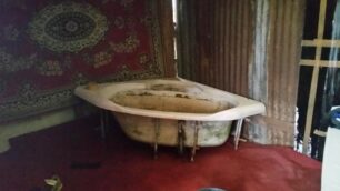 Scomparsa da casa e ritrovata a Monza: le foto del tugurio