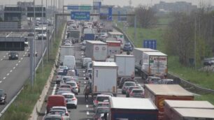 Monza, mercoledì 6 aprile: la coda in Valassina per l’incidente nel tunnel di viale Lombardia